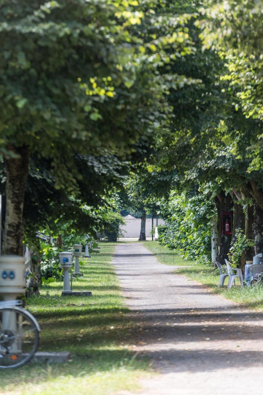 Camping Le Chateau Du Gibanel Saint-Martial-Entraygues 외부 사진